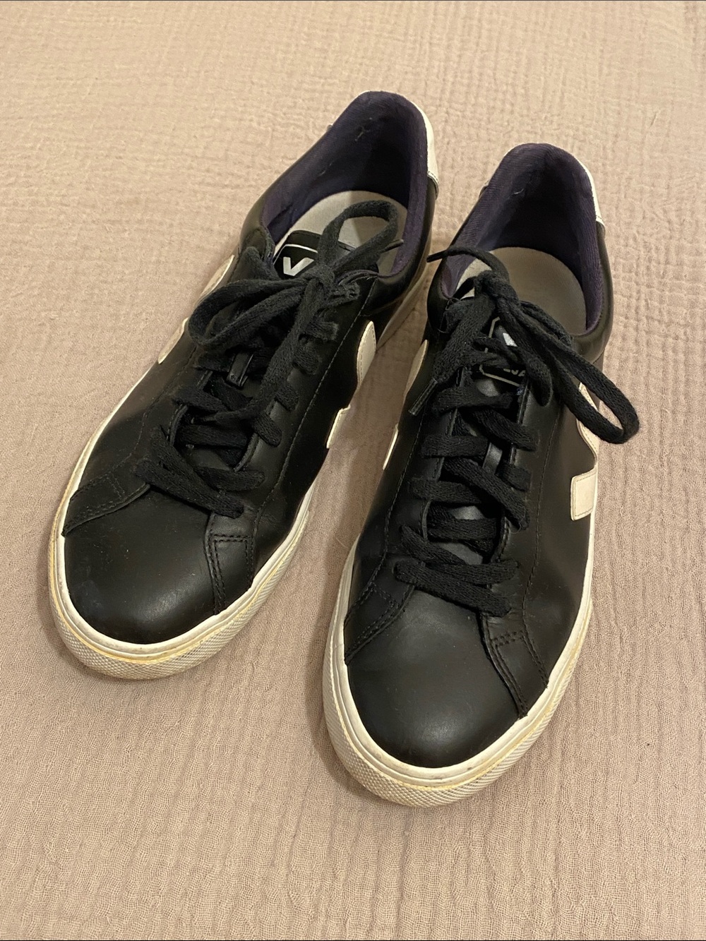 VEJA Men's Black Leather Low-Top Sneakers . Size 9